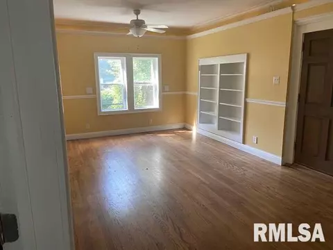 902 S Main St, Benton, IL 62812 photo 16