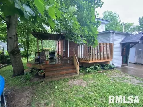902 S Main St, Benton, IL 62812 photo 6