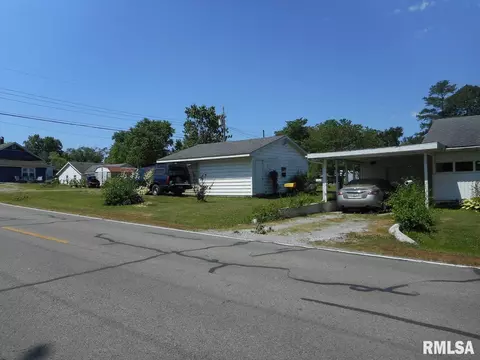 102 W Benedict St, Valier, IL 62891 photo 4
