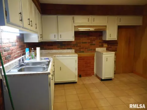 102 W Benedict St, Valier, IL 62891 photo 6