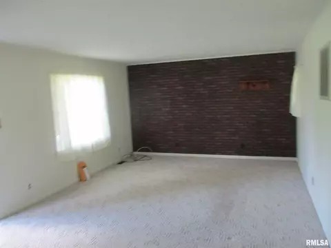 1216 E Bond St, Benton, IL 62812 photo 12