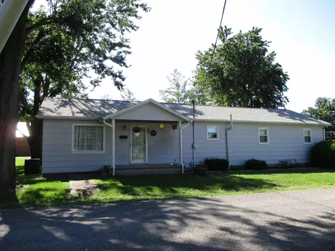 1216 E Bond St, Benton, IL 62812 photo 1