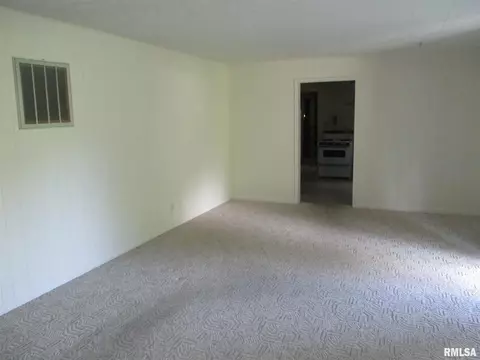 1216 E Bond St, Benton, IL 62812 photo 13