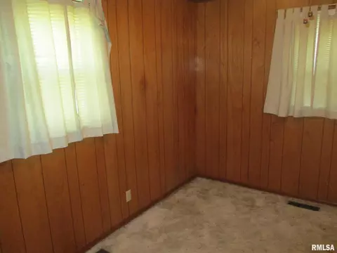 1216 E Bond St, Benton, IL 62812 photo 21