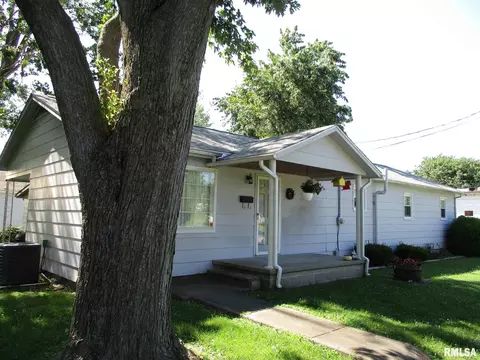 1216 E Bond St, Benton, IL 62812 photo 2