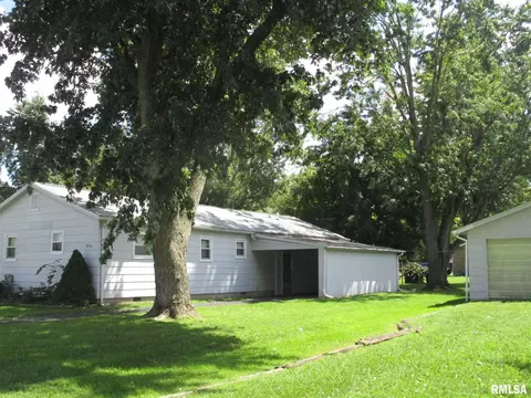 1216 E Bond St, Benton, IL 62812 photo 10
