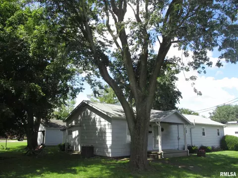 1216 E Bond St, Benton, IL 62812 photo 6