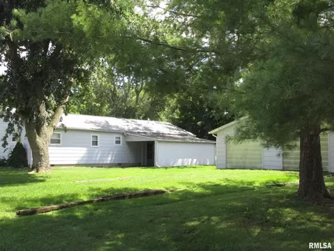 1216 E Bond St, Benton, IL 62812 photo 9