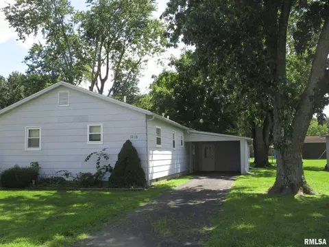 1216 E Bond St, Benton, IL 62812 photo 7