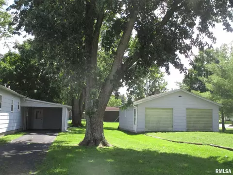1216 E Bond St, Benton, IL 62812 photo 8