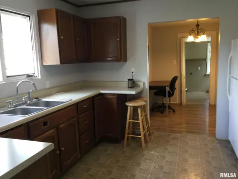 205 Freeman St, Anna, IL 62906 photo 6