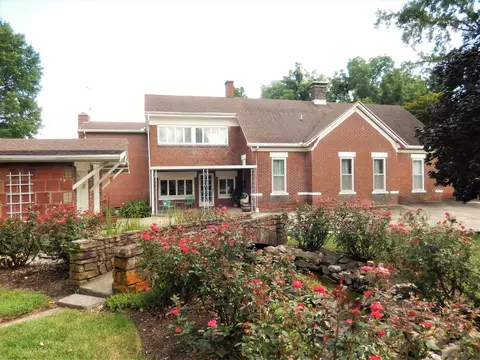 506 W Spring St, Anna, IL 62906 photo 1