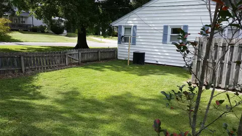 210 Plum St, Anna, IL 62906 photo 9