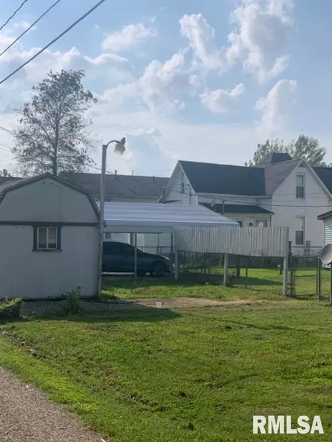 112 E Prairie St, Centralia, IL 62801 photo 4