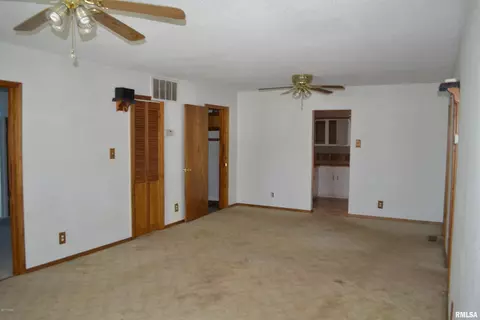 112 E Prairie St, Centralia, IL 62801 photo 7