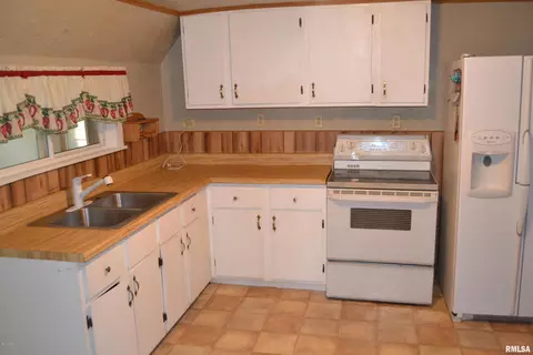 112 E Prairie St, Centralia, IL 62801 photo 9