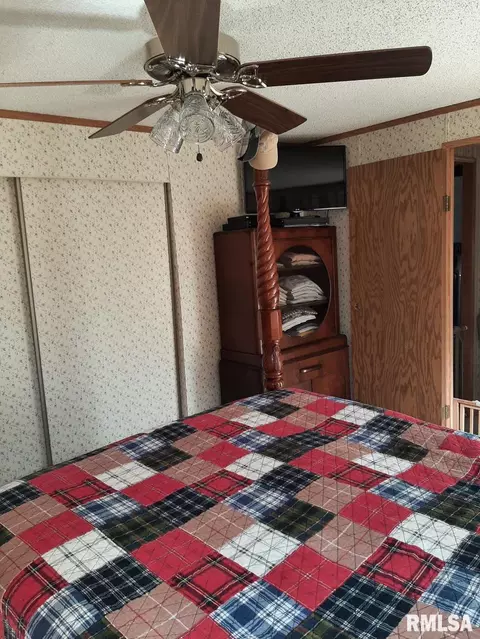 405 Ridgeway Rd, Eldorado, IL 62930 photo 24