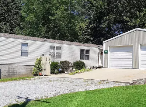 405 Ridgeway Rd, Eldorado, IL 62930 photo 2