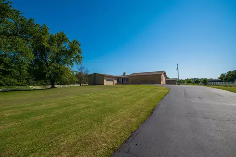 90 Golf Course Rd, Eldorado, IL 62930 photo 10
