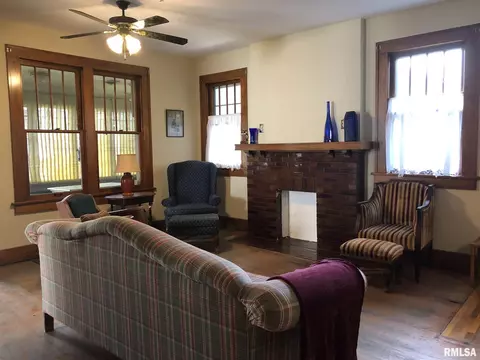 2111 Walnut St, Murphysboro, IL 62966 photo 5