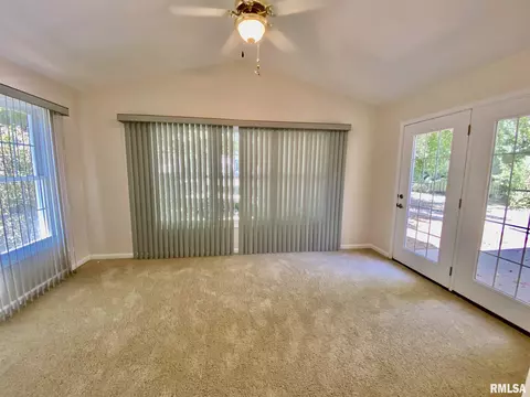 512 Villa Dr, Marion, IL 62959 photo 11