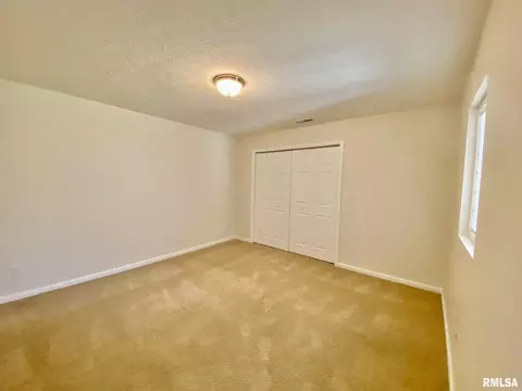 512 Villa Dr, Marion, IL 62959 photo 17
