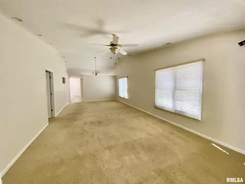 512 Villa Dr, Marion, IL 62959 photo 8
