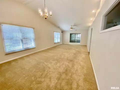 512 Villa Dr, Marion, IL 62959 photo 9