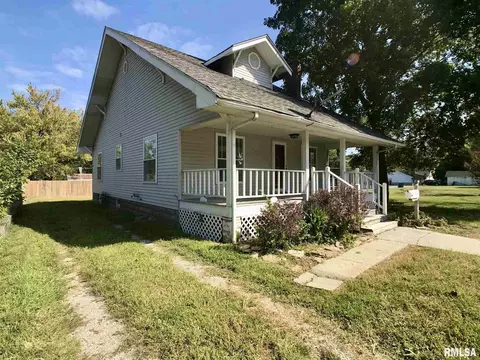 719 E Main St, Benton, IL 62812 photo 2
