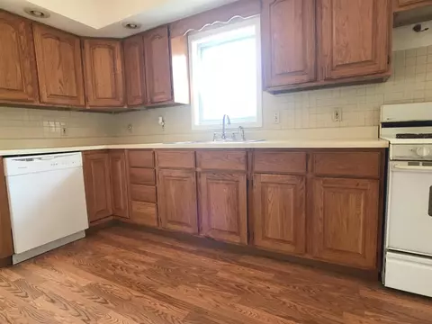 719 E Main St, Benton, IL 62812 photo 10