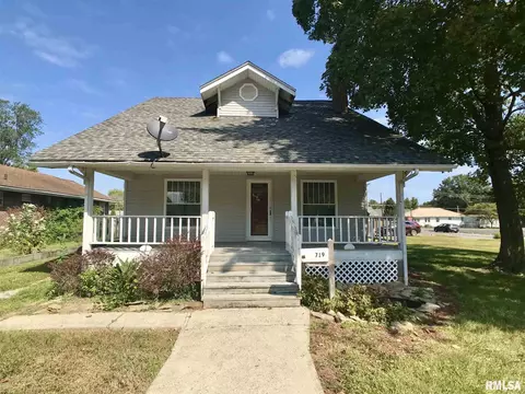 719 E Main St, Benton, IL 62812 photo 1
