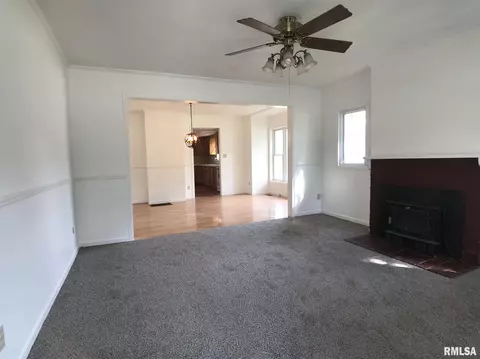 719 E Main St, Benton, IL 62812 photo 5