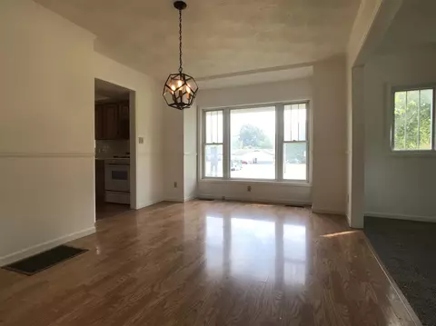 719 E Main St, Benton, IL 62812 photo 7