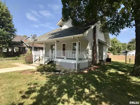 719 E Main St, Benton, IL 62812 photo 4