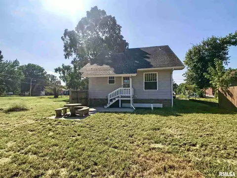 719 E Main St, Benton, IL 62812 photo 13