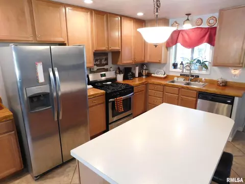 523 E Mitchell St, Salem, IL 62881 photo 9