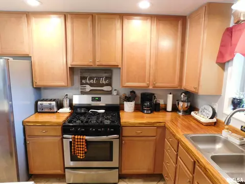 523 E Mitchell St, Salem, IL 62881 photo 11
