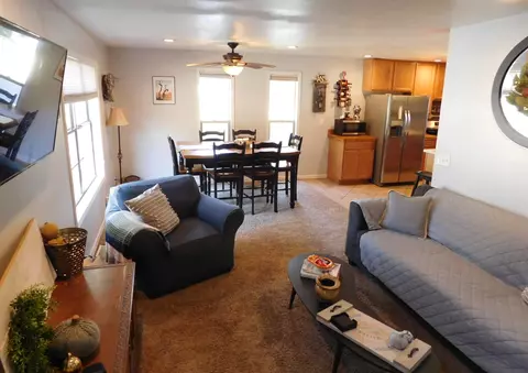 523 E Mitchell St, Salem, IL 62881 photo 2