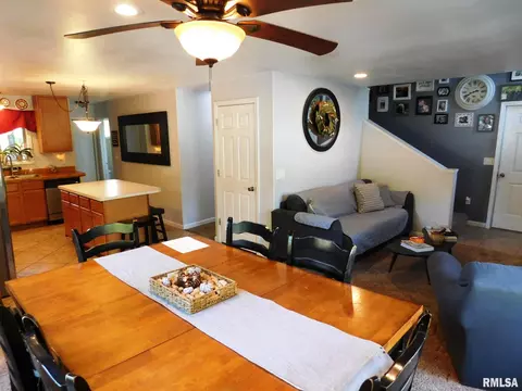 523 E Mitchell St, Salem, IL 62881 photo 3