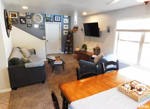523 E Mitchell St, Salem, IL 62881 photo 4