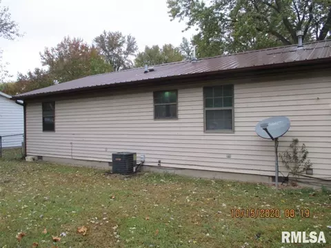 821 Cormick St, Centralia, IL 62801 photo 2