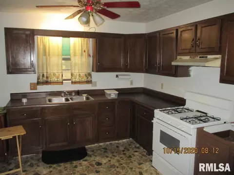 821 Cormick St, Centralia, IL 62801 photo 3
