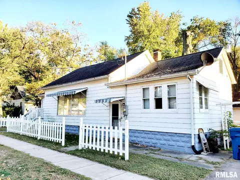 900 S Maple St, Centralia, IL 62801 photo 2