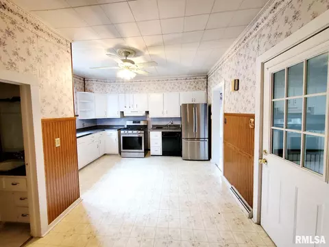 900 S Maple St, Centralia, IL 62801 photo 8