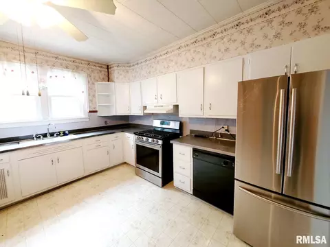900 S Maple St, Centralia, IL 62801 photo 11