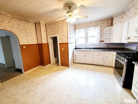 900 S Maple St, Centralia, IL 62801 photo 10