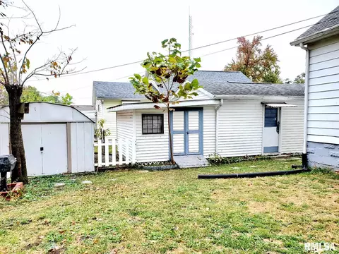 900 S Maple St, Centralia, IL 62801 photo 3