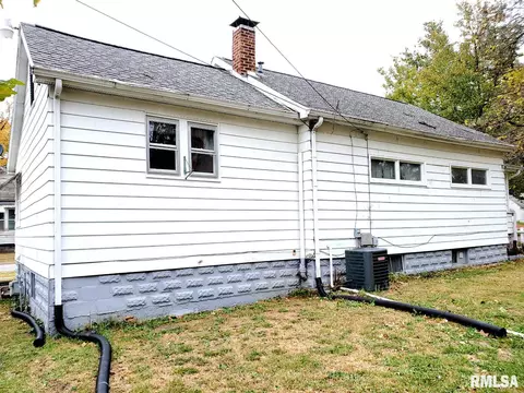 900 S Maple St, Centralia, IL 62801 photo 6