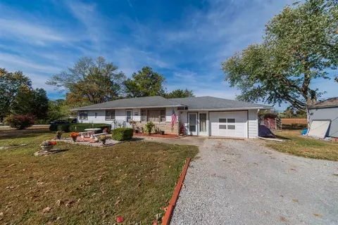 16626 E Old Fairfield Rd, Mount Vernon, IL 62864 photo 1