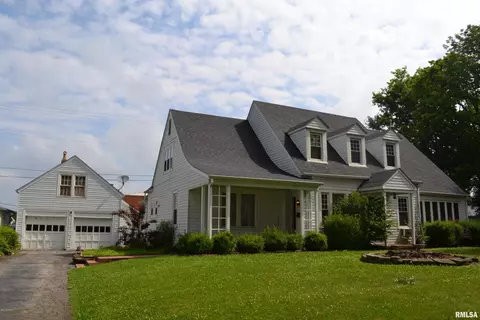 910 E 3rd St, Centralia, IL 62801 photo 2